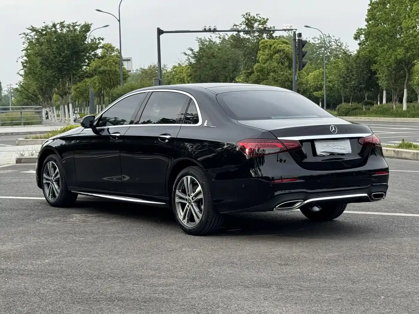 Mercedes-Benz E-Class 2022 E 260 L Sport фото 13