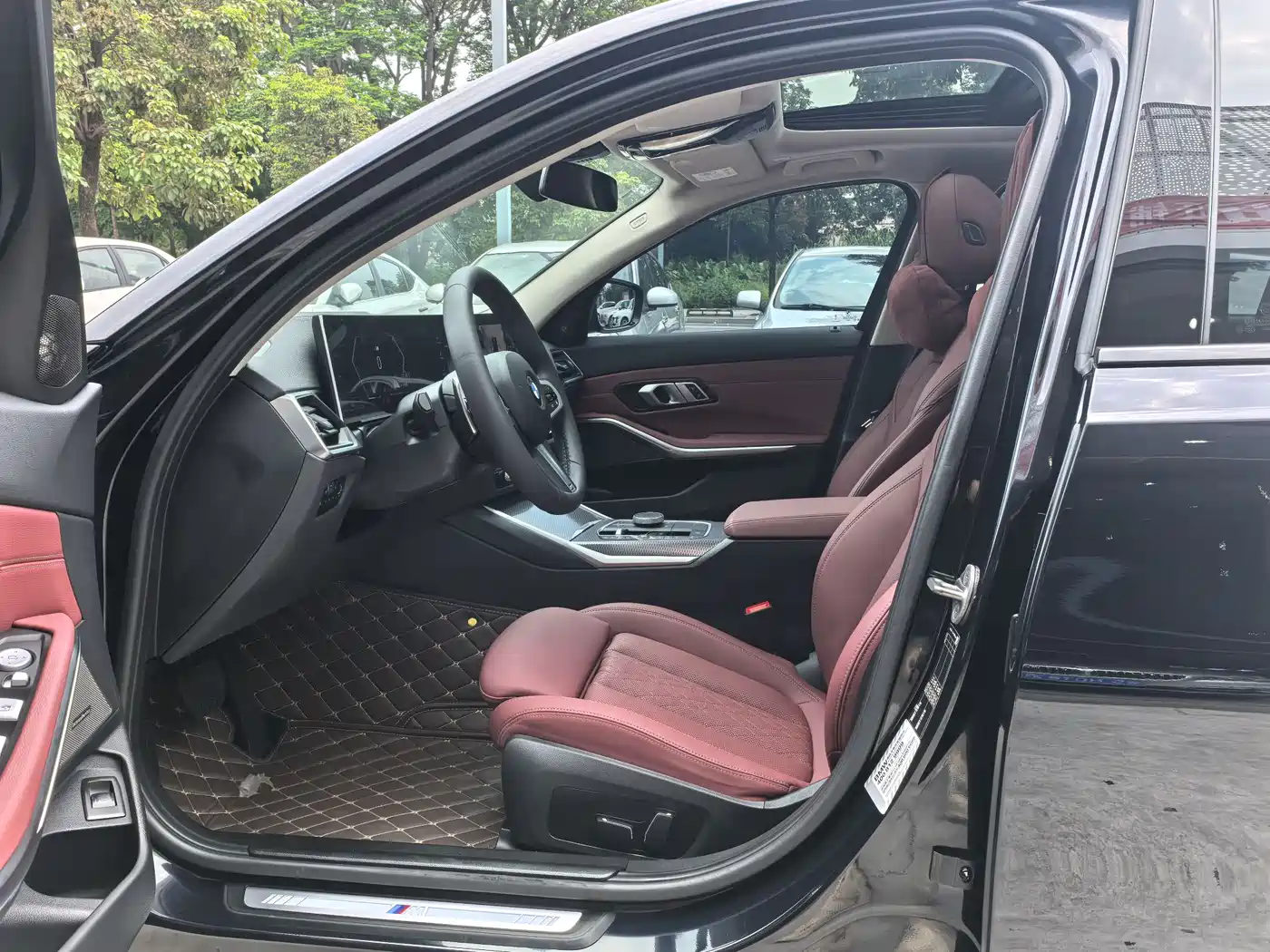 BMW 3 Series 2024 325Li M Sport Shadowline Package фото 4