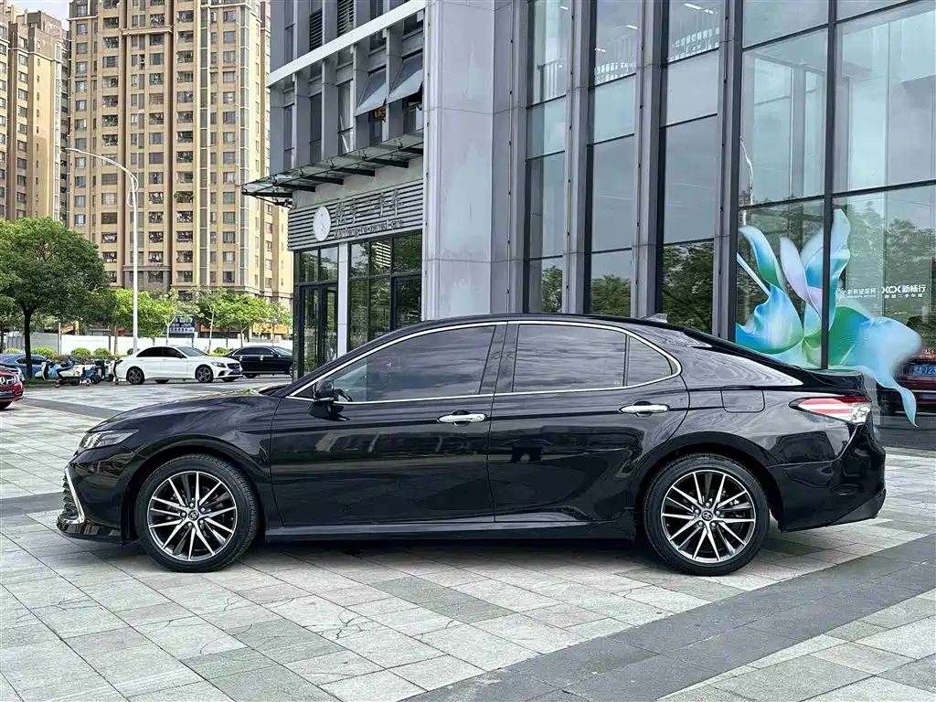 Toyota Camry 2021 2.5G Luxury Edition фото 3