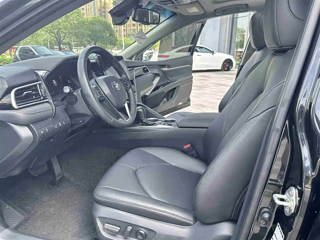 Toyota Camry 2021 2.5G Luxury Edition фото 9