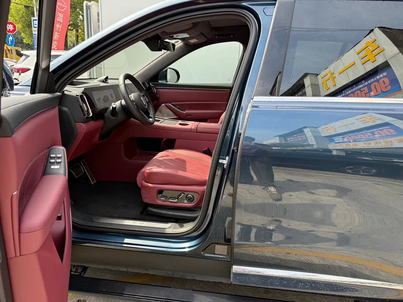 AITO Wenjie AITO M8 2025 Model Extended Range Ultra Edition 53.4kWh 5-Seater фото 4