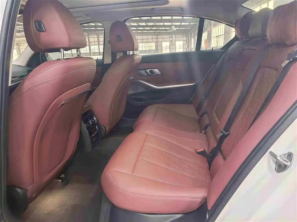 BMW 3 Series 2023 320Li M Sport Package фото 9
