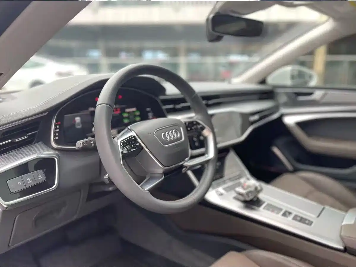 Photo 5 - Audi A7L