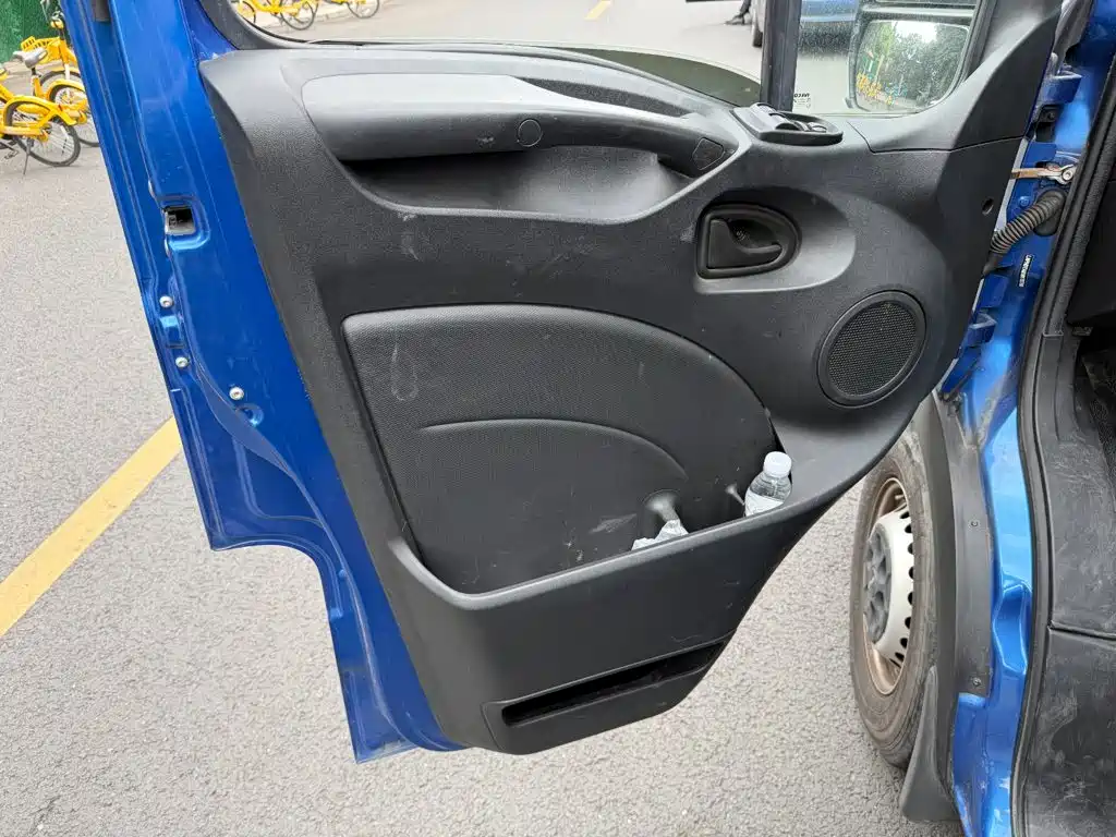Photo 6 - Iveco Daily