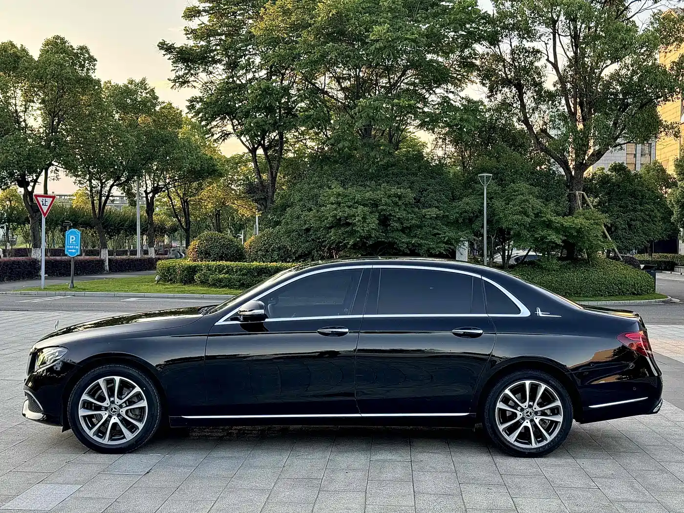 Mercedes-Benz E-Class 2018 E 200 L фото 10