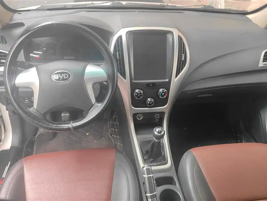 BYD F3 2015 Energy-saving Edition 1.5L Manual Comfort фото 12