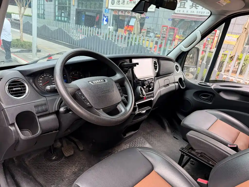 Photo 7 - Iveco Daily