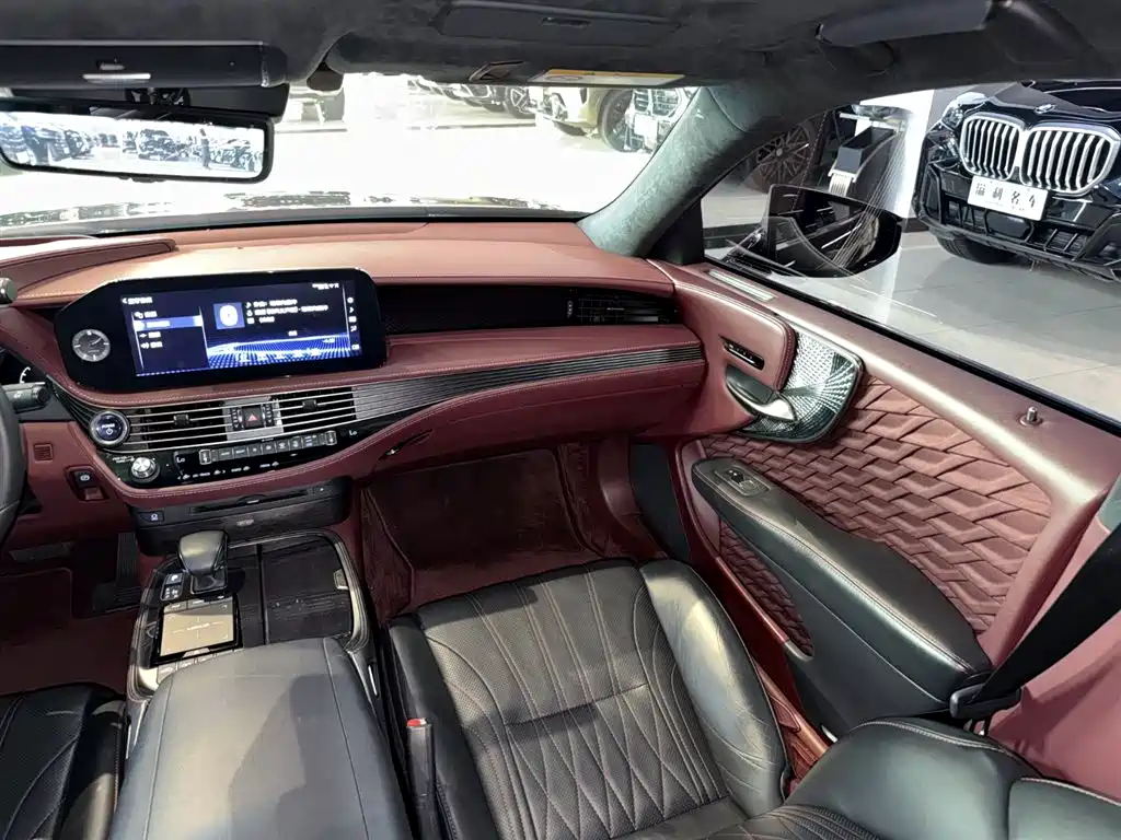 Lexus LS 2021 500h Executive Edition фото 25
