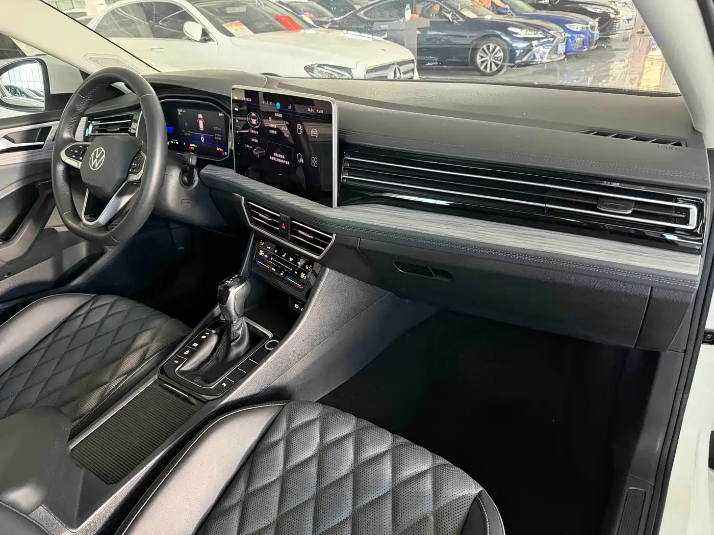 Volkswagen Sagitar 2023 Model Year 280TSI DSG Surpass Edition фото 18
