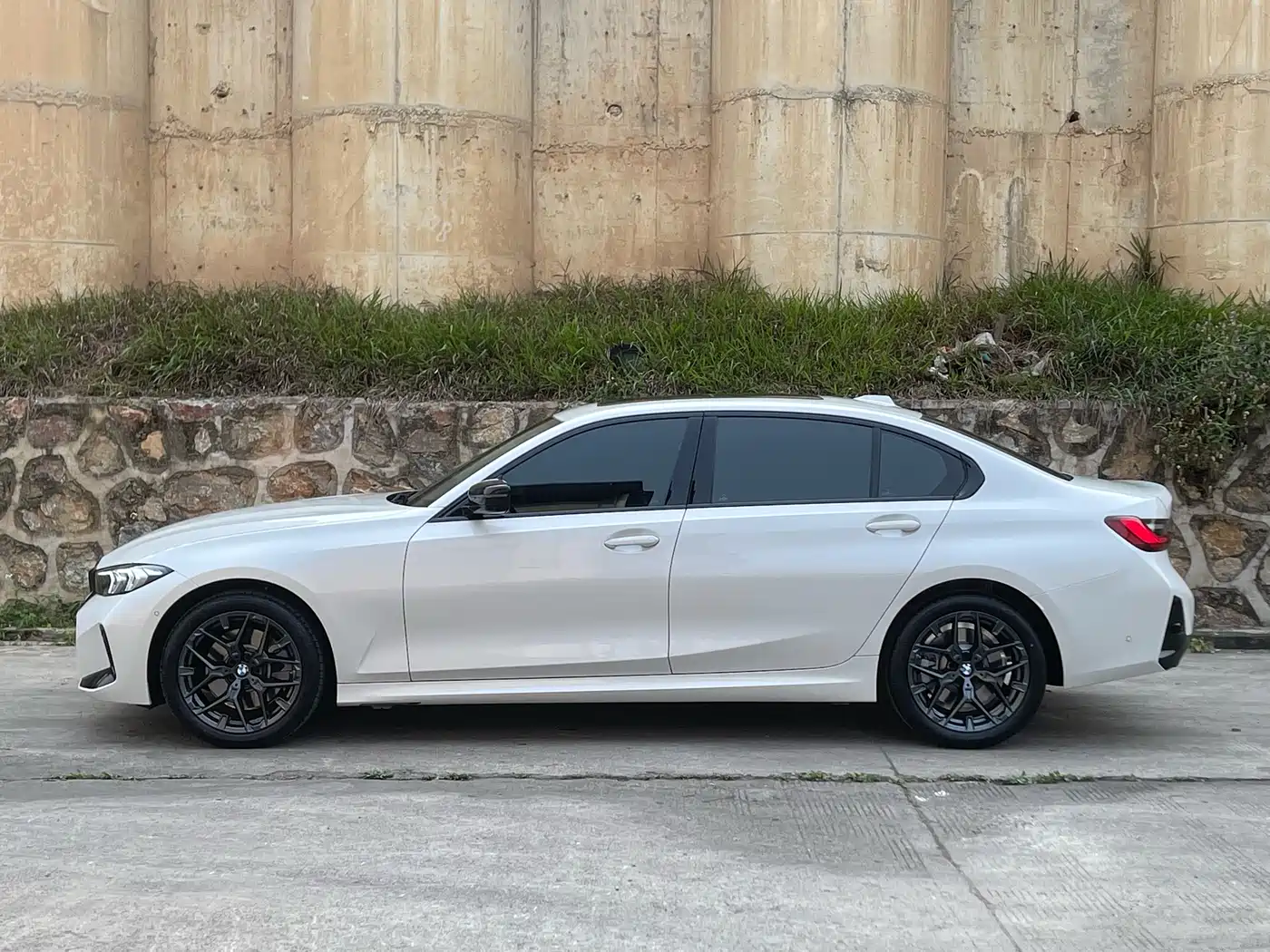 BMW 3 Series 2025 330Li M Sport Night Edition фото 3