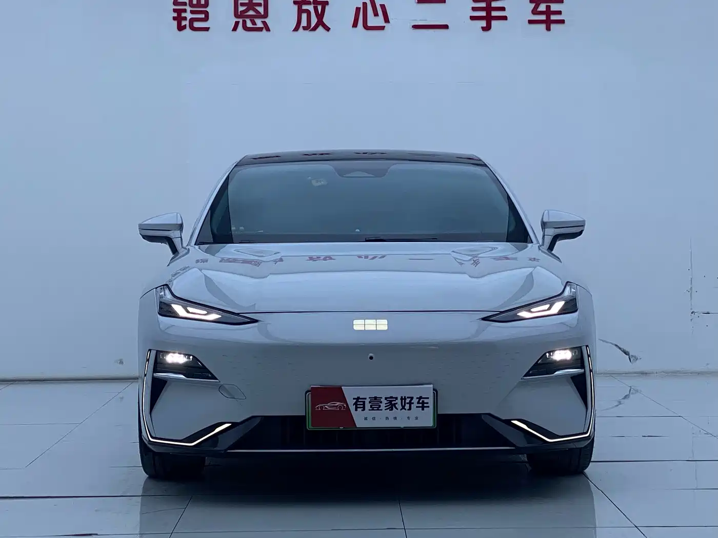 Geely Galaxy Galaxy E8 2024 665km RWD Starship Voyager Edition фото 2