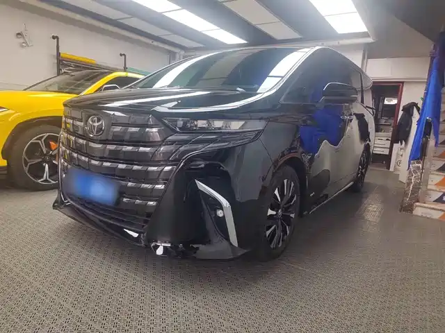 TOYOTA ELFA 2026