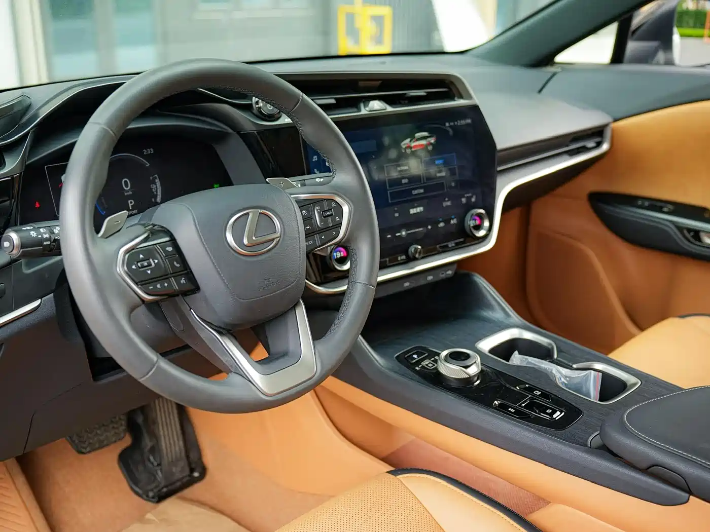 Lexus RZ 2023 450e 4WD Deluxe фото 9