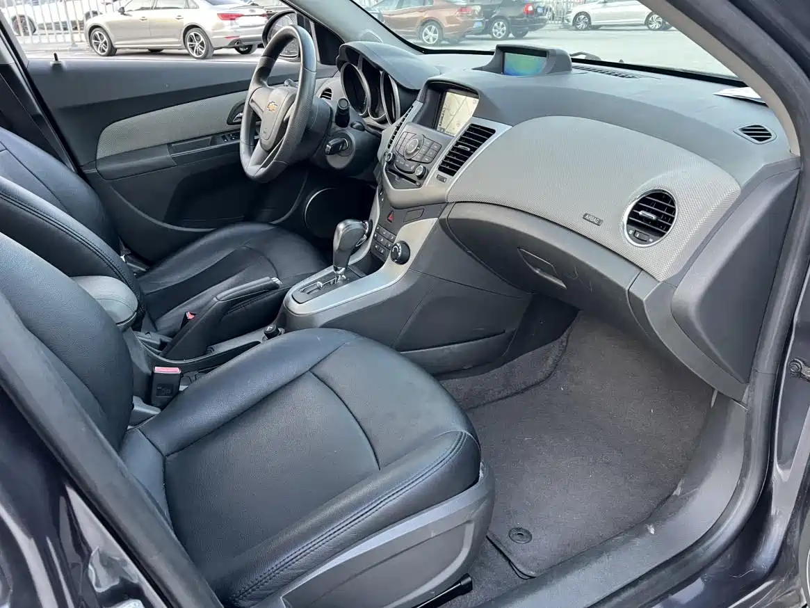 Chevrolet Cruze 2013 Model 1.8L SE AT фото 12