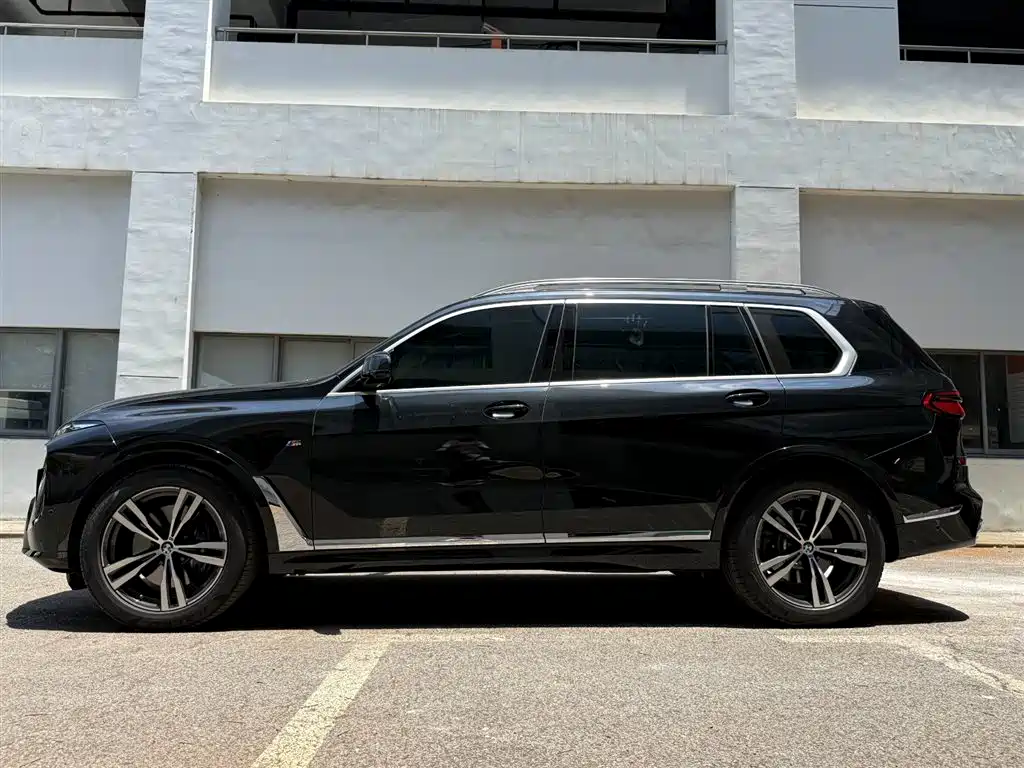 BMW X7 2023 xDrive40i Exclusive M Sport Package фото 3