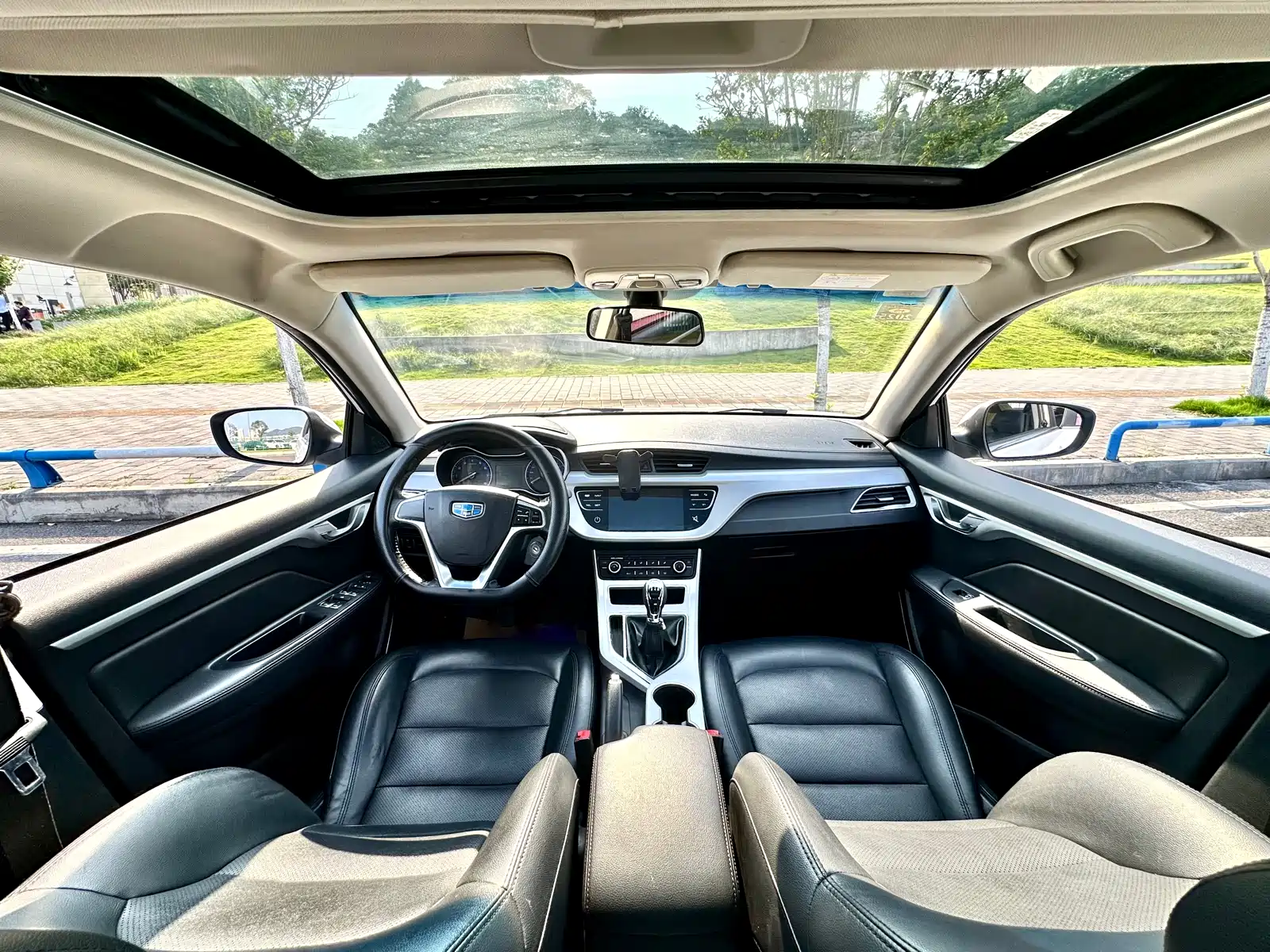 Фото 31 - Geely Vision