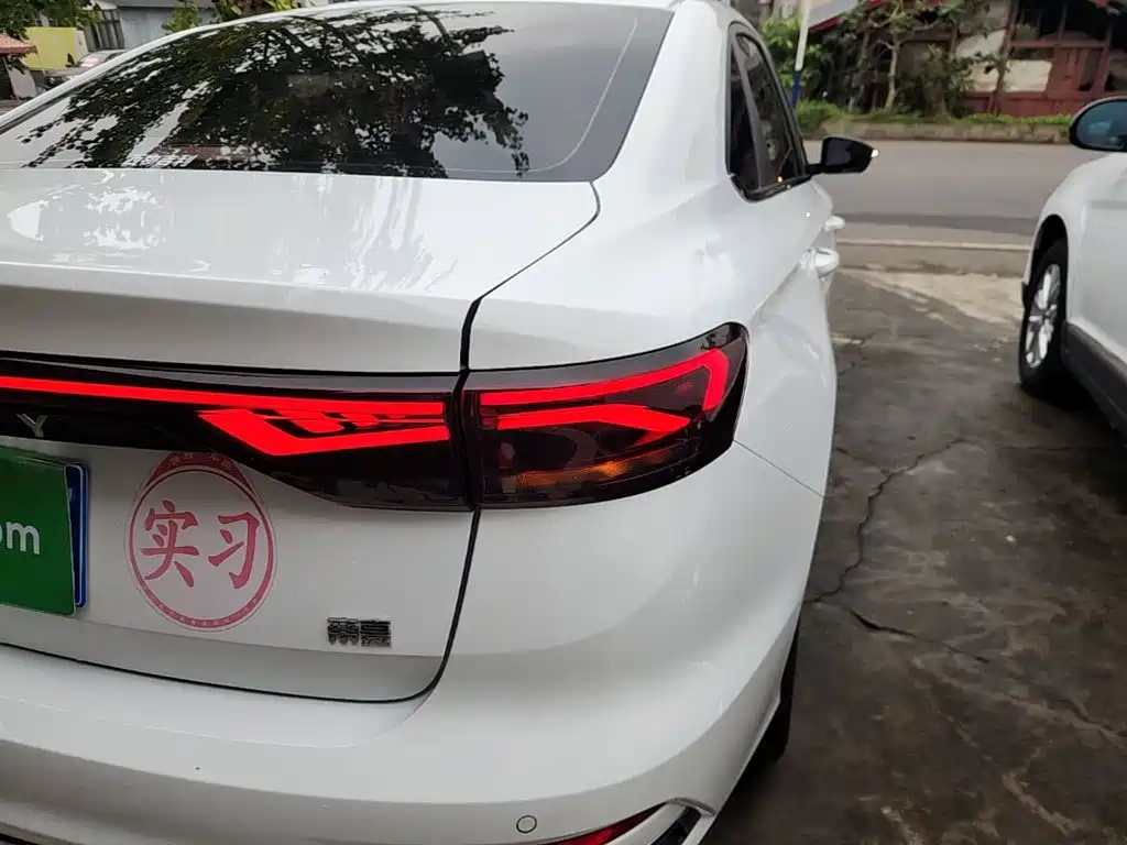 Фото 8 - Geely Emgrand