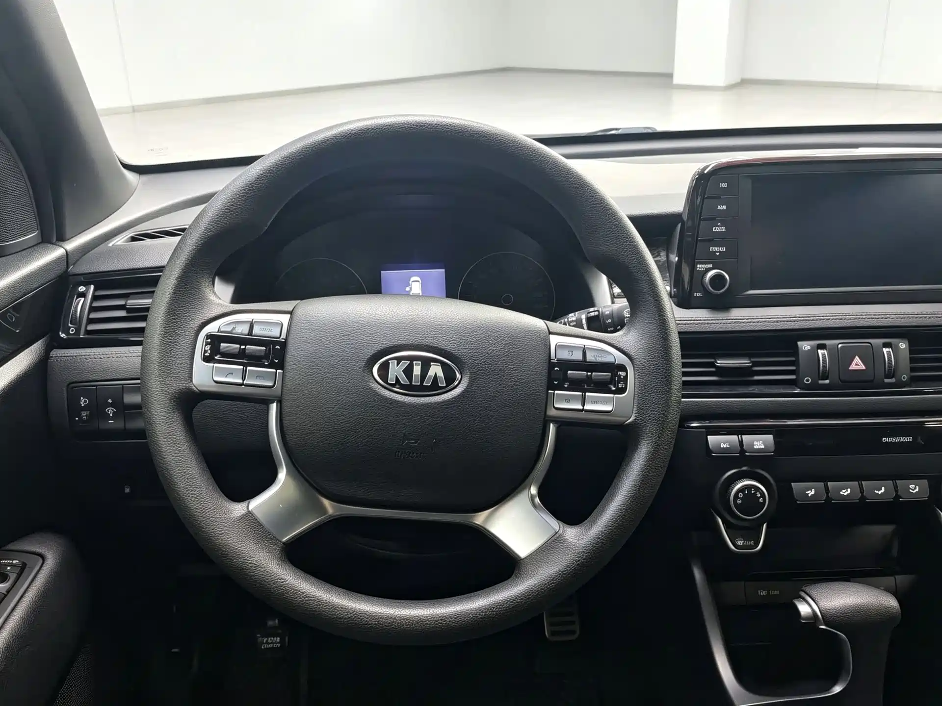 Photo 9 - Kia KX7
