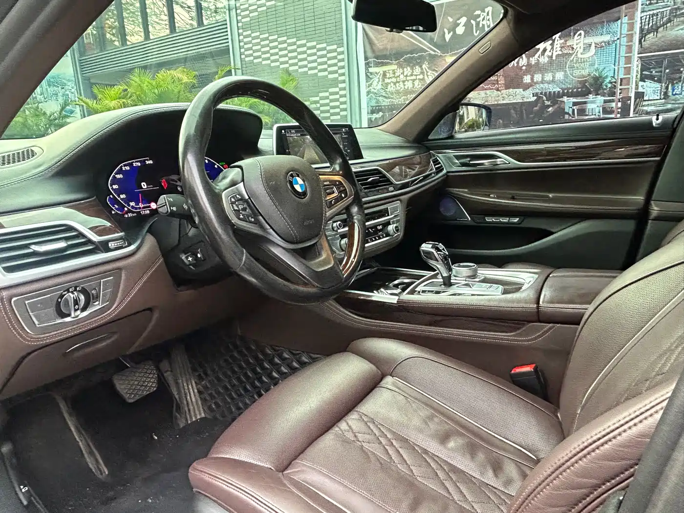 BMW 7 Series 2017 740Li xDrive Luxury Edition фото 4