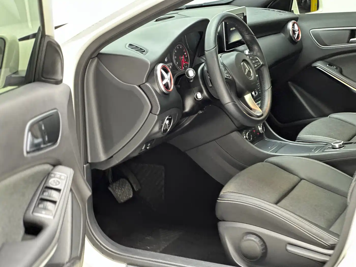 Mercedes-Benz A-Class (Import) 2017 A 200 Dynamic Edition фото 13