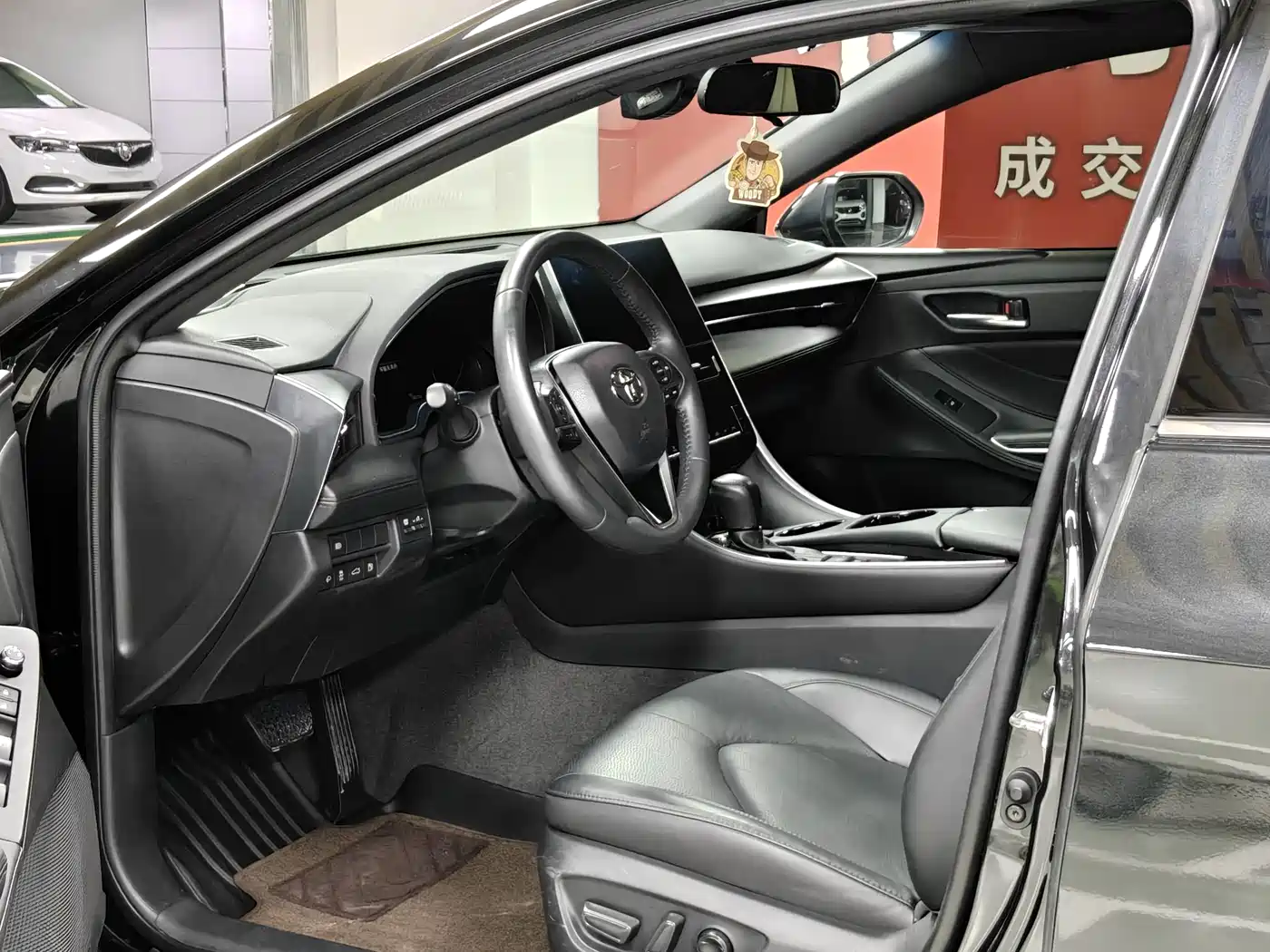 Toyota Avalon 2023 Hybrid 2.5L Luxury Edition фото 7