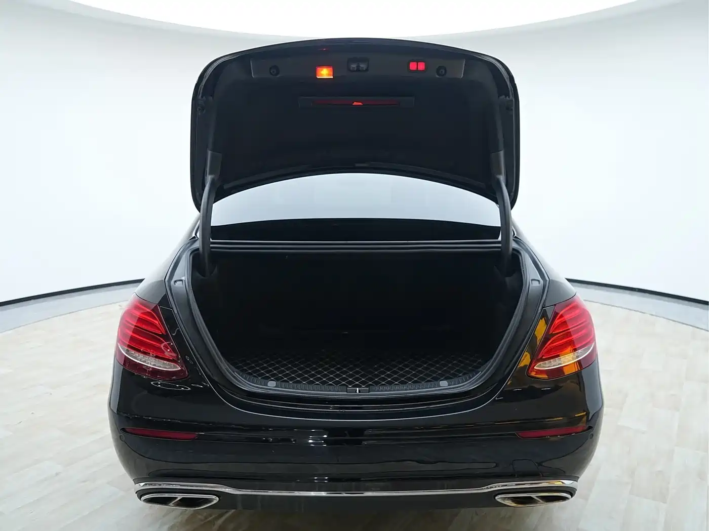 Mercedes-Benz E-Class 2020 E 300 L Luxury Model фото 9