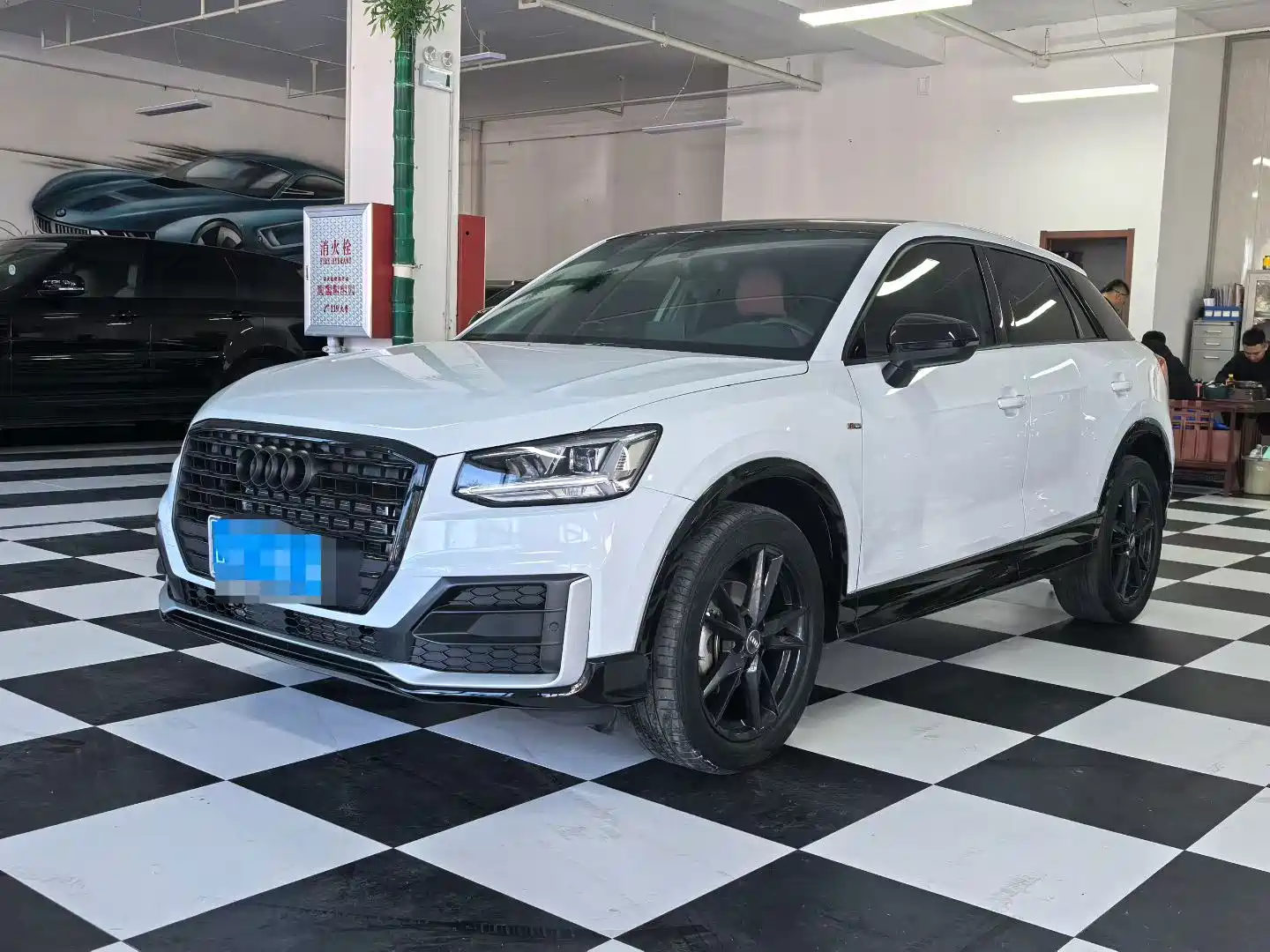 Photo 1 - Audi Q2L