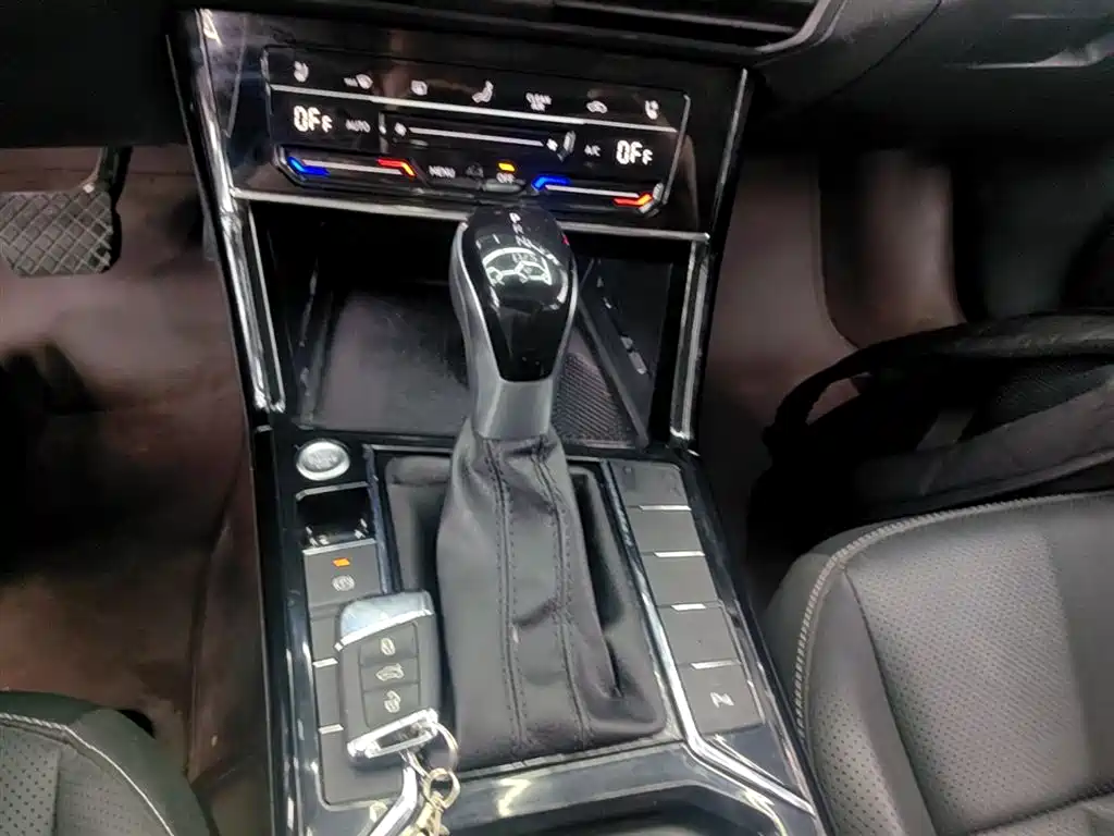 Volkswagen Passat 2024 380TSI Dragon Soaring Edition фото 14