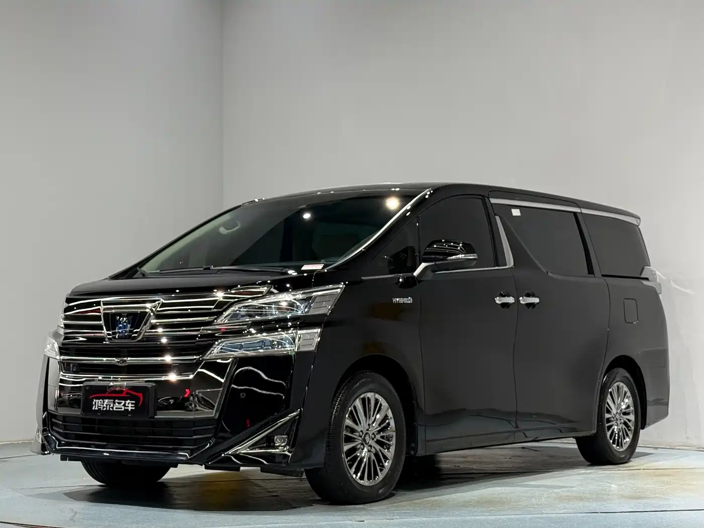Toyota Vellfire 2021 Crown Hybrid 2.5L HV Premium Edition фото 2