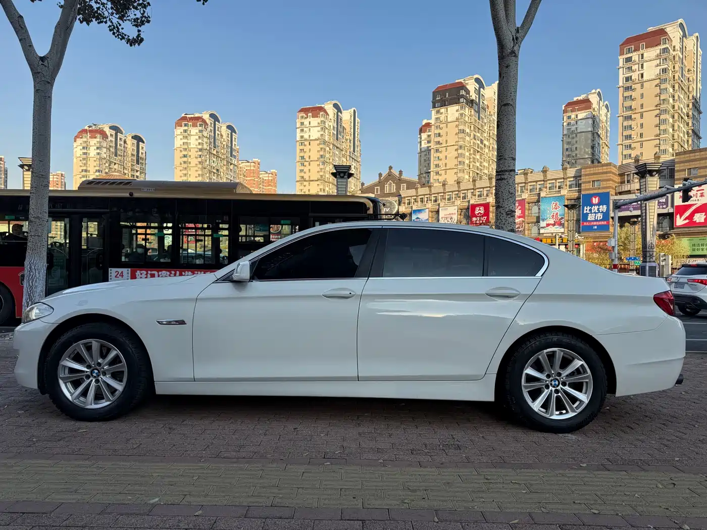 BMW 5 Series 2013 525Li Leadership фото 4