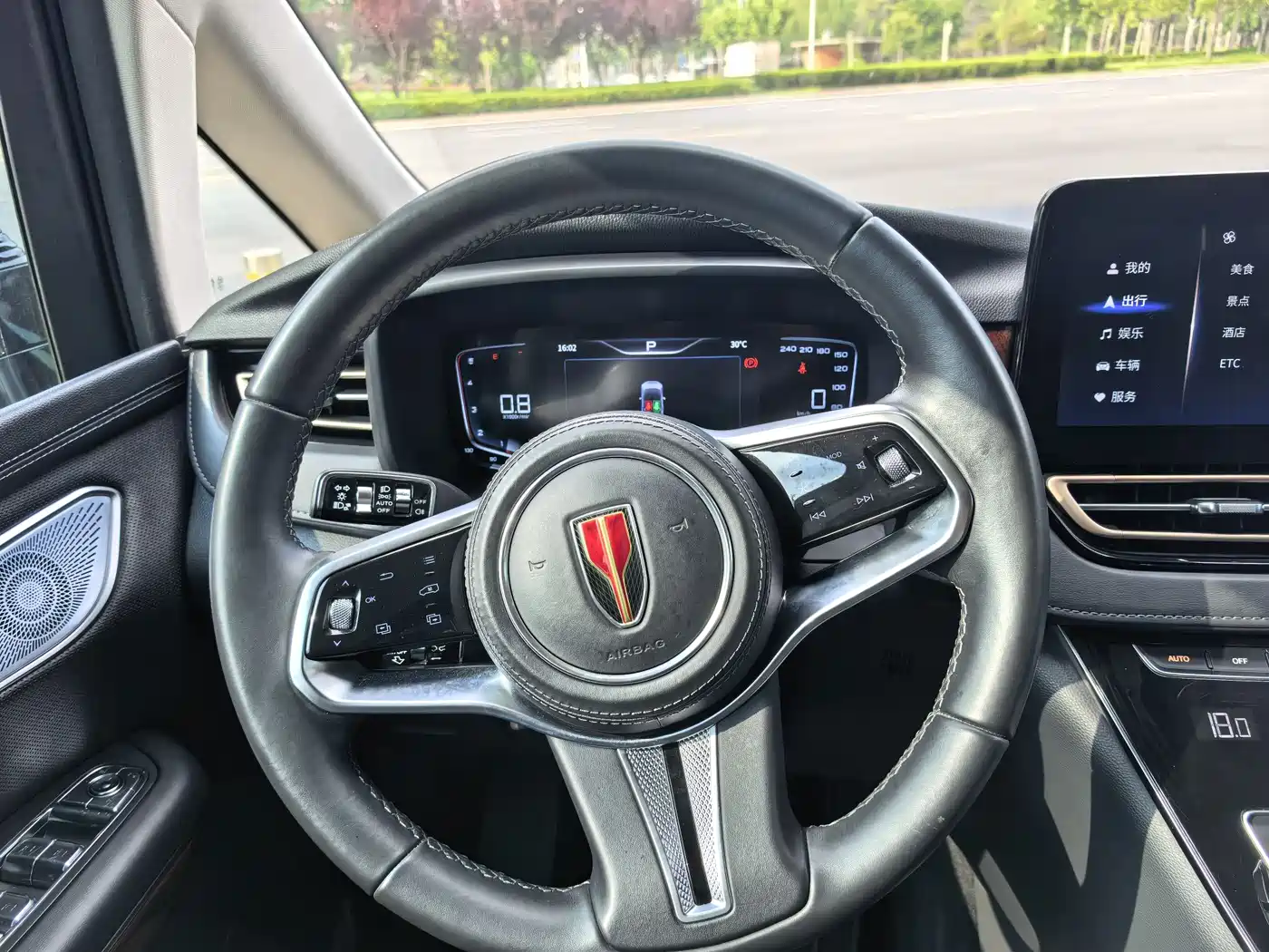Hongqi HQ9 2023 2.0T Smart Connect Flag Enjoy Edition фото 21