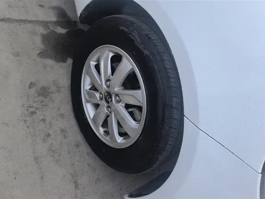 Kia K2 2015 Hatchback 1.4L AT GLS фото 6