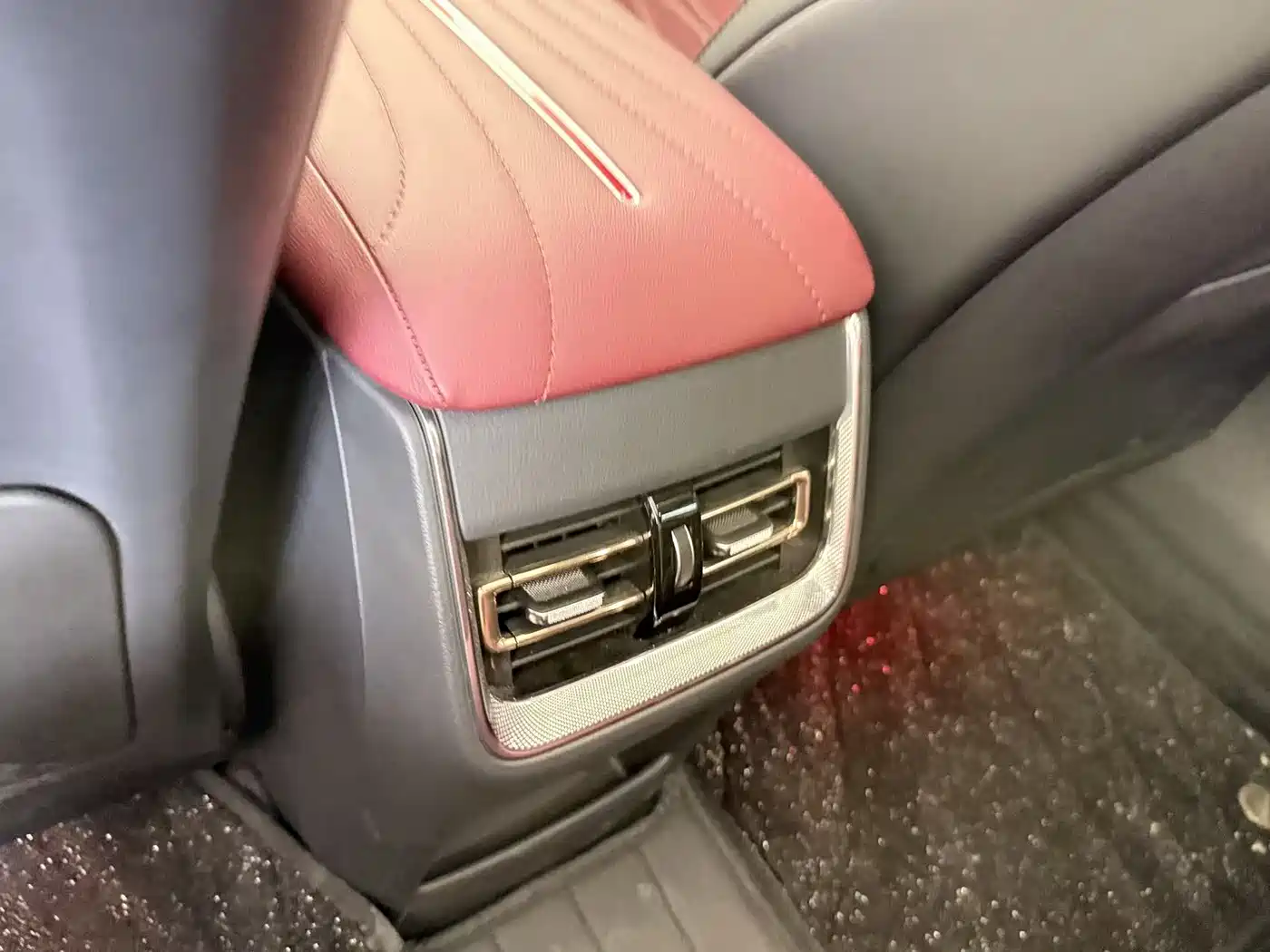 Hongqi H5 2024 2.0T Automatic Smart Connect Flag Enjoy Edition фото 8