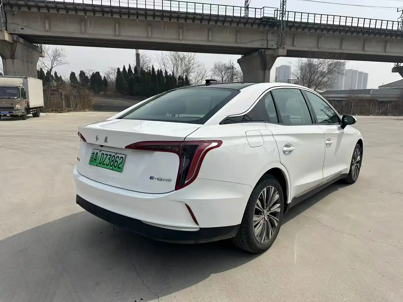 Hongqi HONGQI E QM5