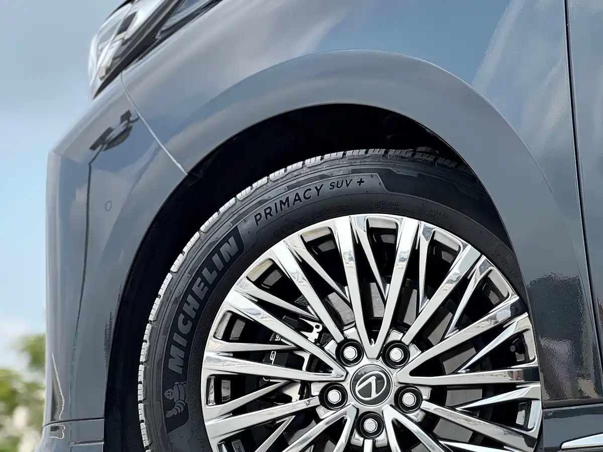 Lexus LM 2025 Model 500h Six-Seater Prestige Edition фото 15