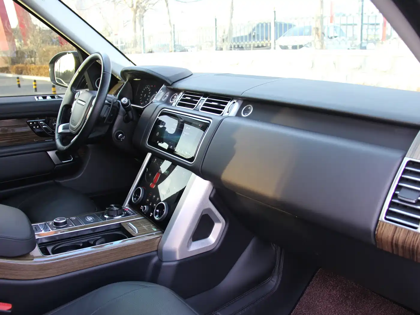 Land Rover Range Rover 2019 3.0 SC V6 Heritage Extended Edition фото 15