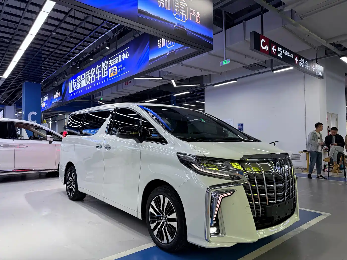 Toyota Alphard 2018 Facelift 3.5L Luxury Edition фото 3