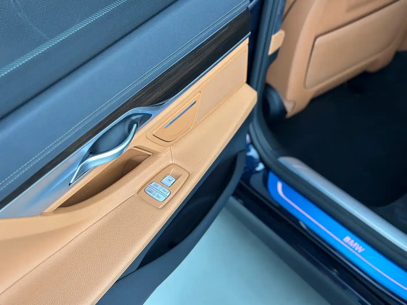 BMW 7 Series 2016 730Li Leading фото 30
