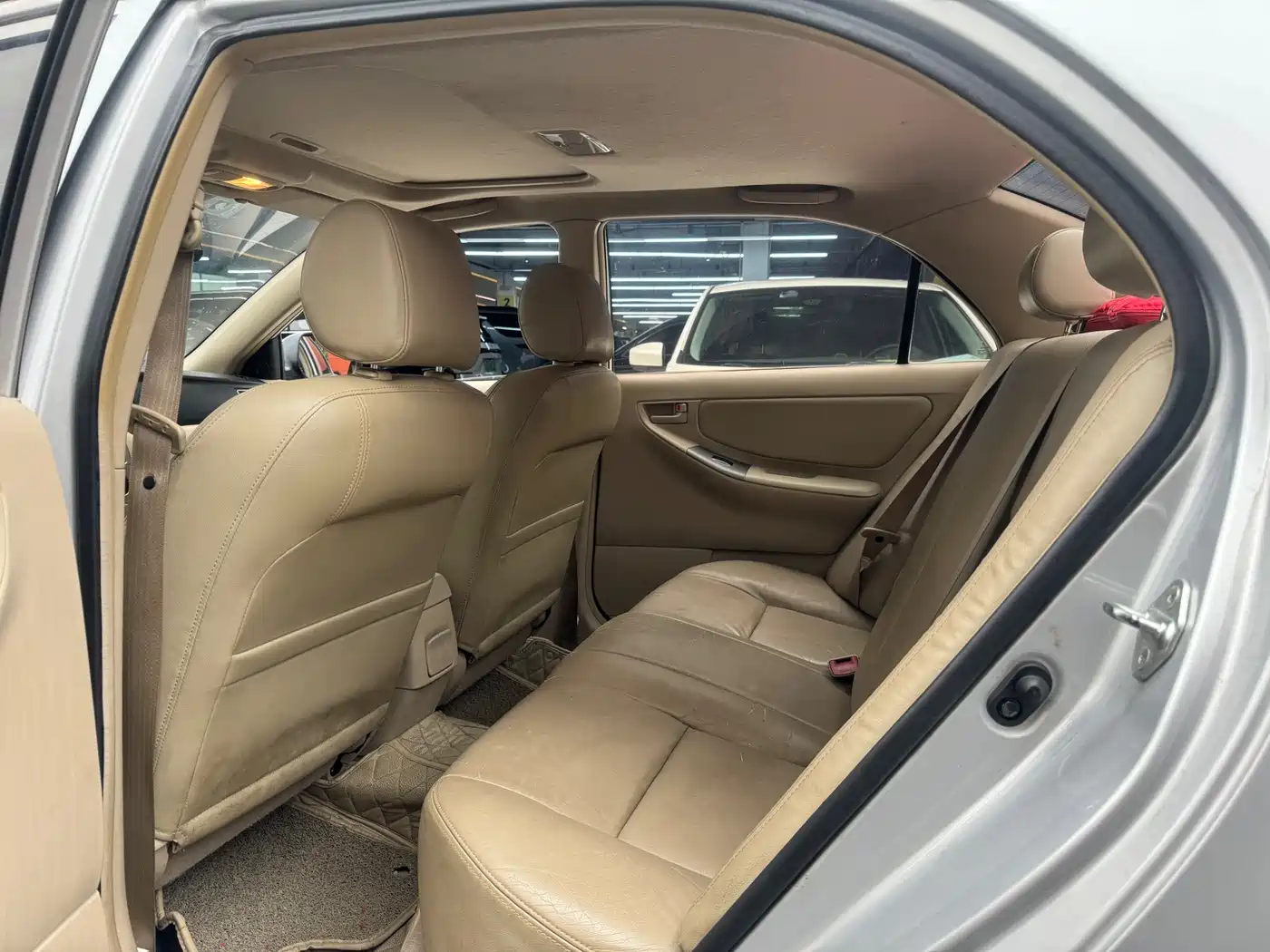 Toyota Corolla 2013 1.6L Automatic Luxury фото 8