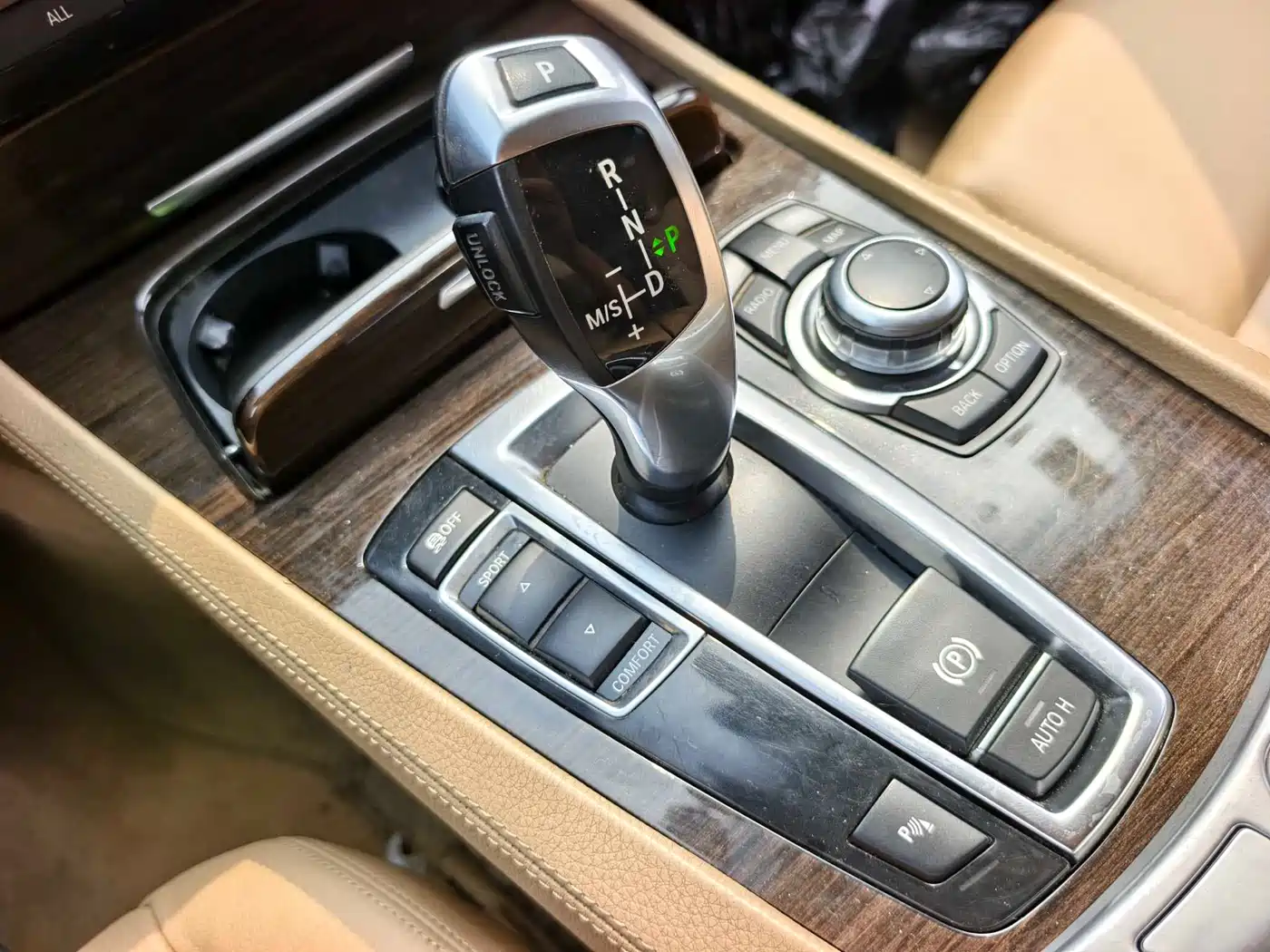 BMW 7 Series 2009 730Li Leading фото 5