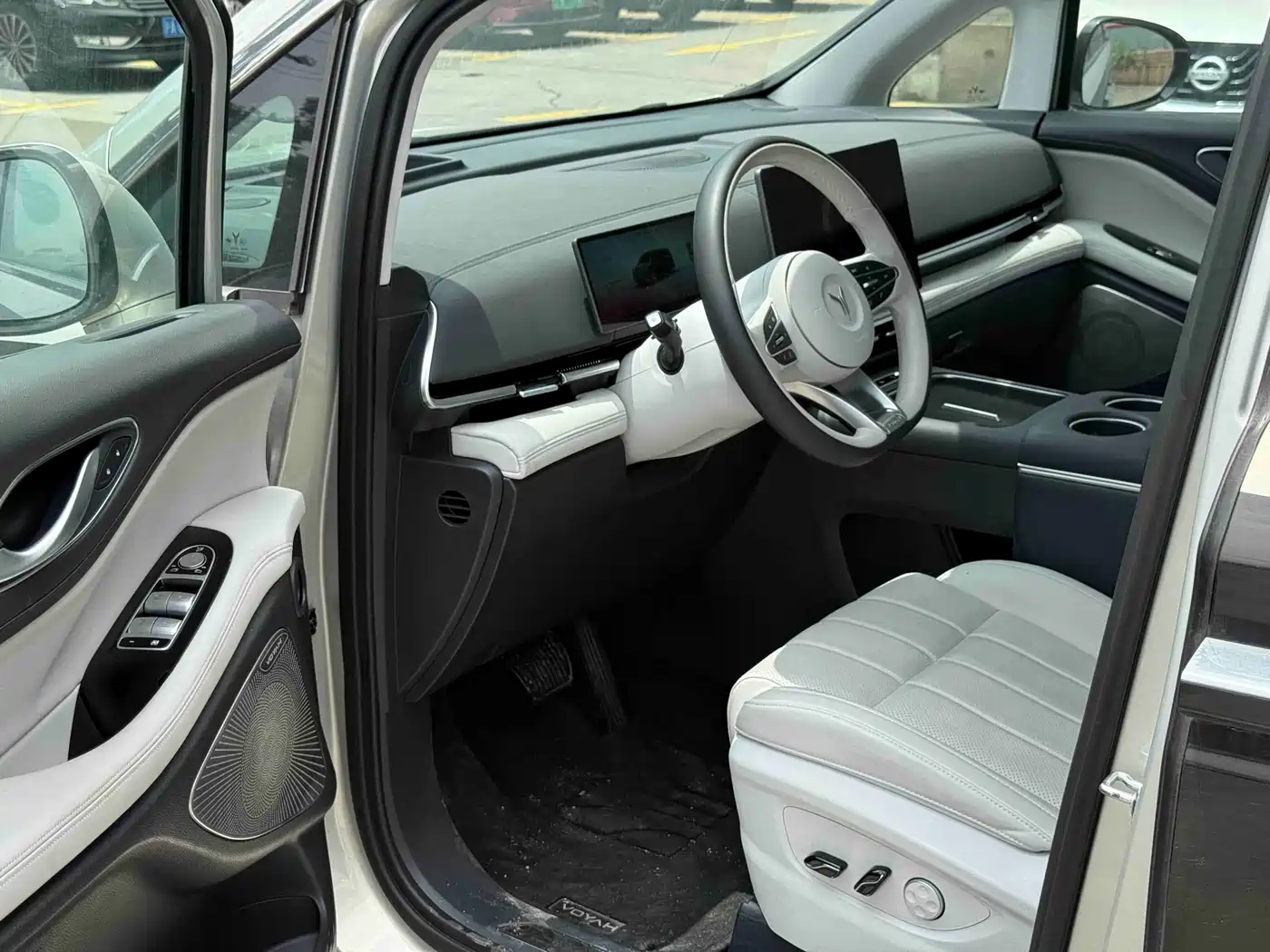Voyah Auto Voyah Dreamer 2025 PHEV AWD Flagship Qian Kun Edition фото 4