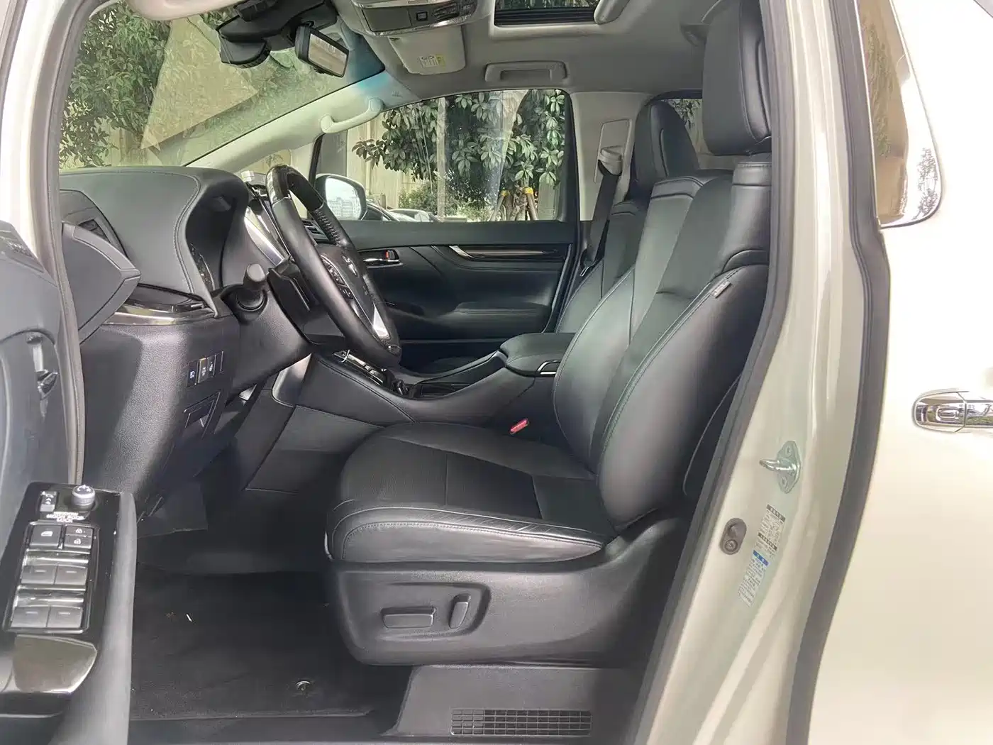 Toyota Vellfire 2021 Crown Hybrid 2.5L HV Luxury Edition фото 16