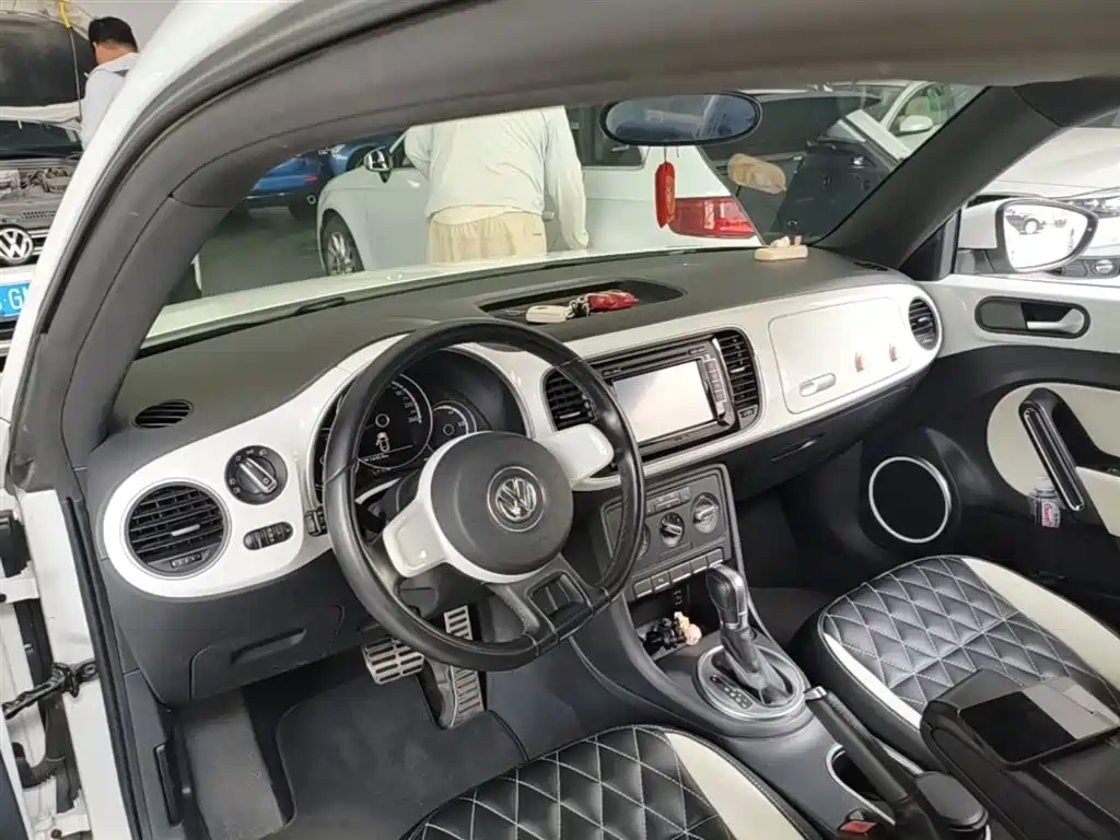 Volkswagen Beetle 2015 180TSI фото 10
