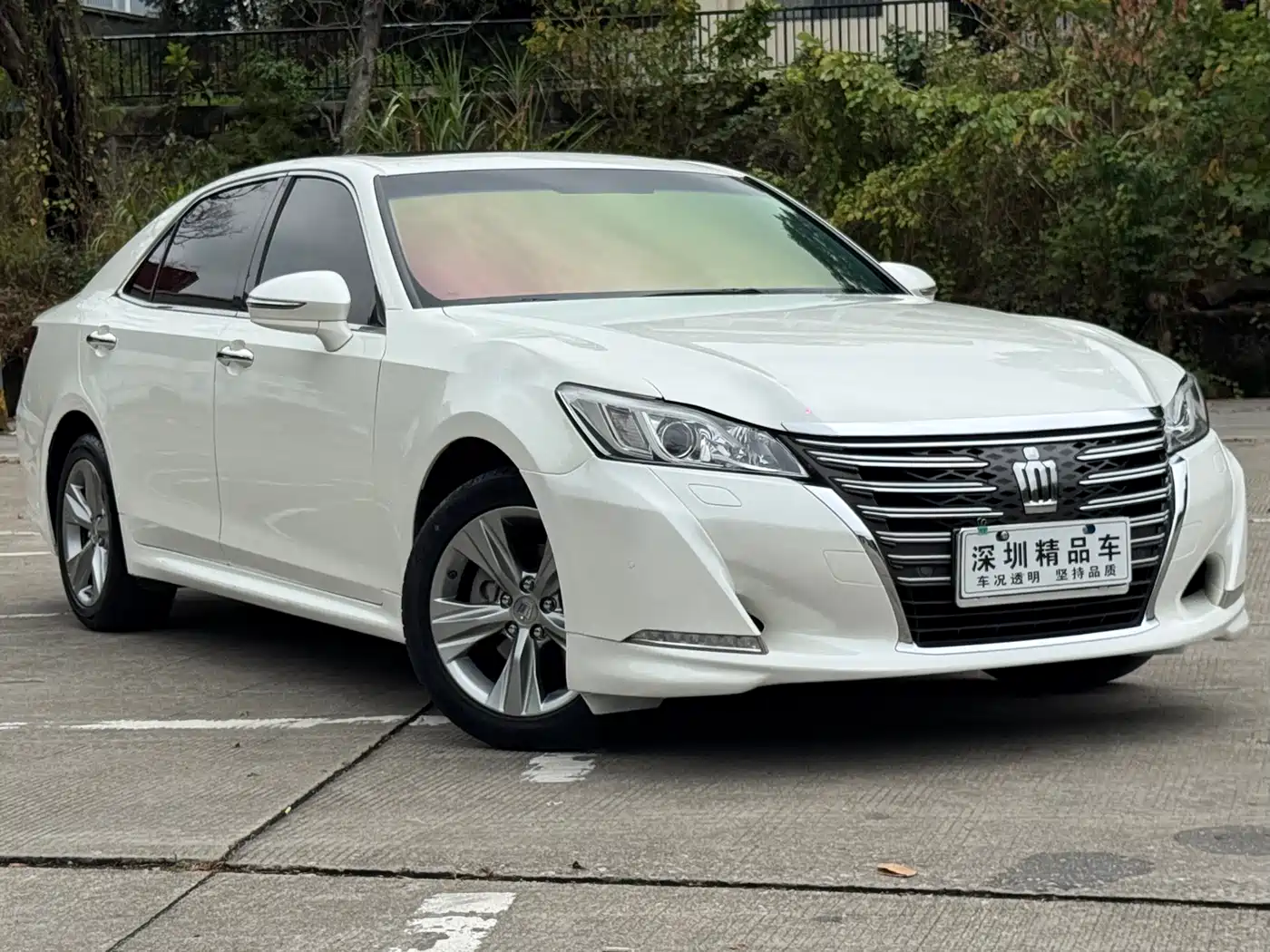 Toyota Crown 2015 2.5L Fashion Limited Edition фото 3