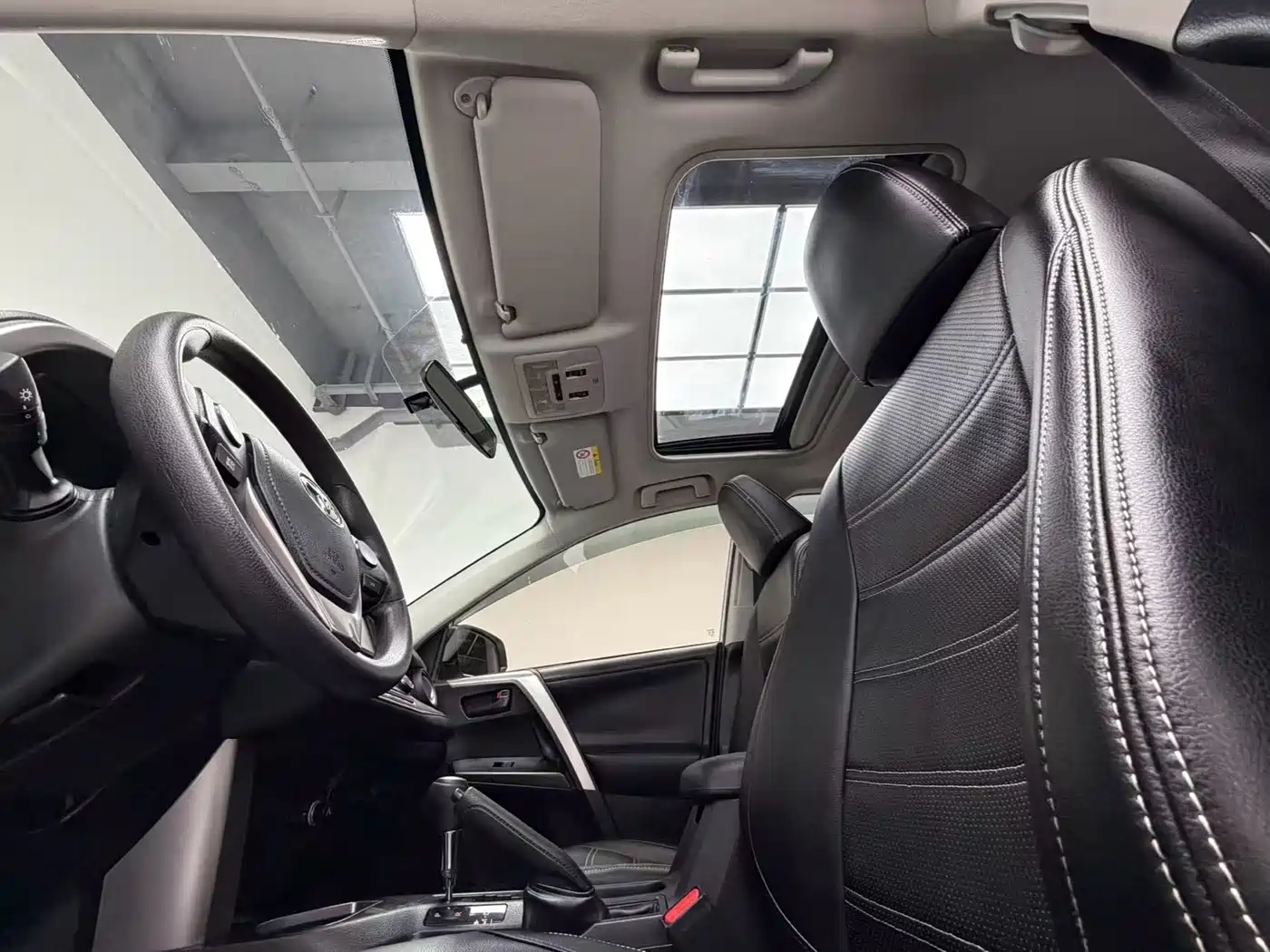 Toyota RAV4 Rongfang 2016 2.0L CVT 2WD Trend (China V) фото 16