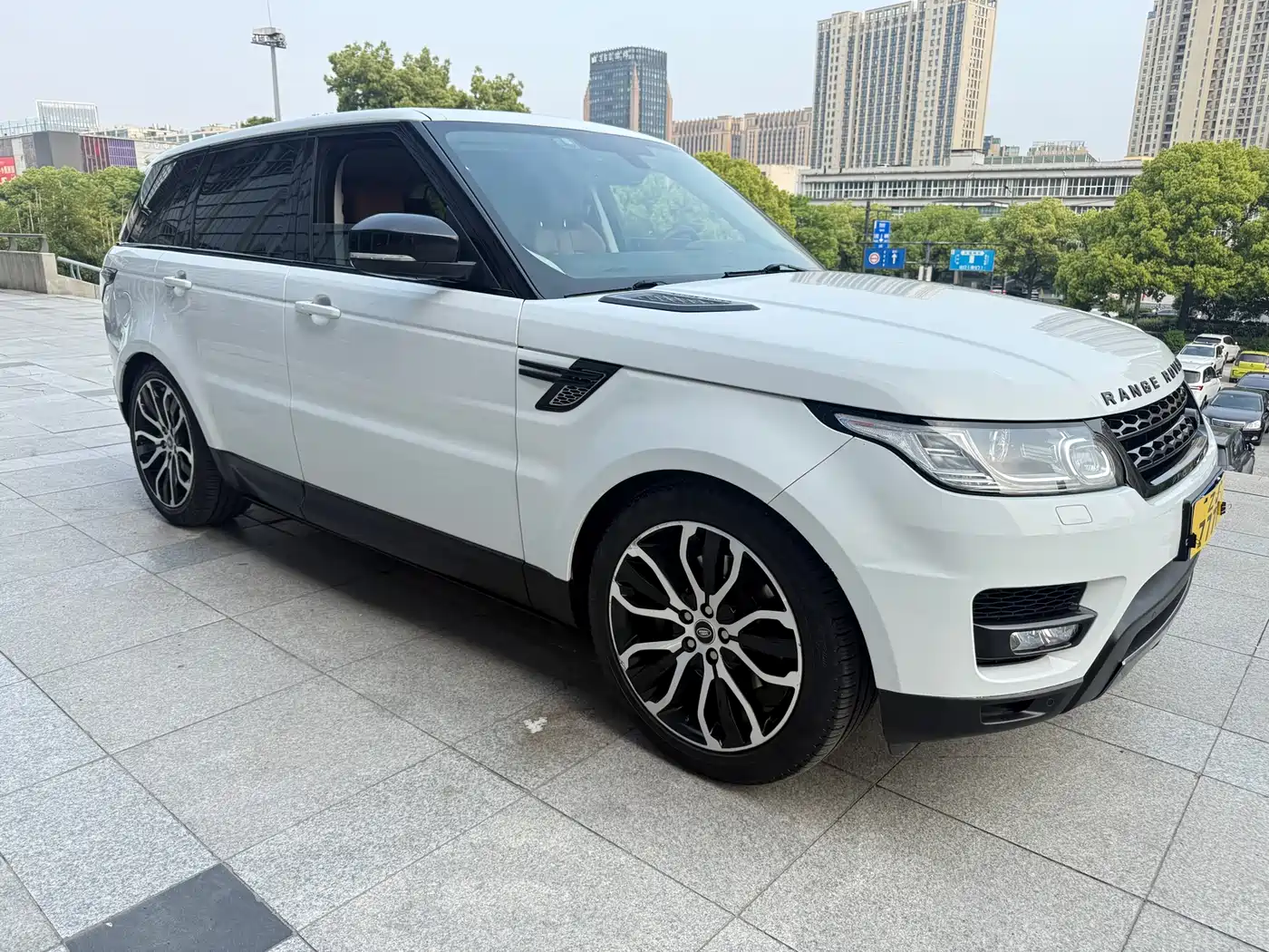 Land Rover Range Rover Sport 2016 Model 3.0 SC V6 HSE DYNAMIC фото 2