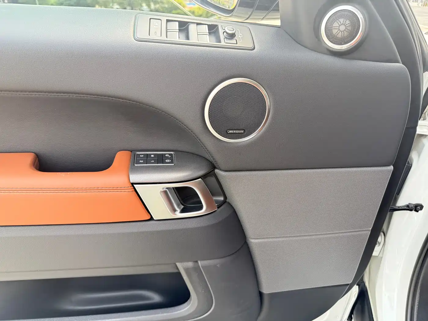 Land Rover Range Rover Sport 2016 Model 3.0 SC V6 HSE DYNAMIC фото 9