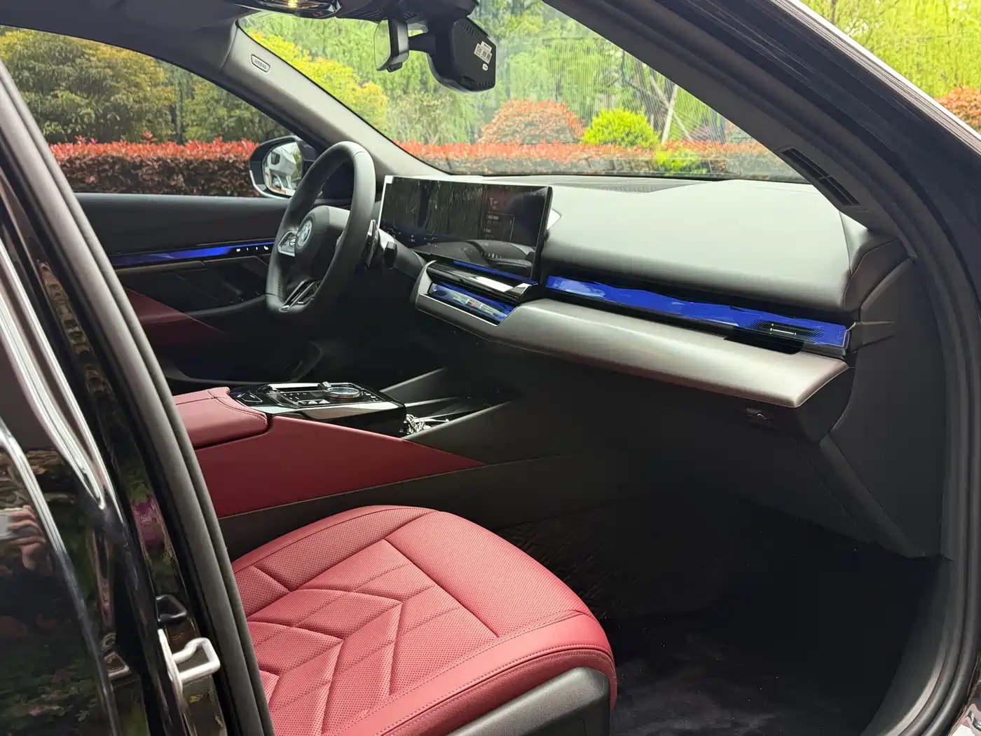 BMW 5 Series 2024 525Li M Sport Package фото 8