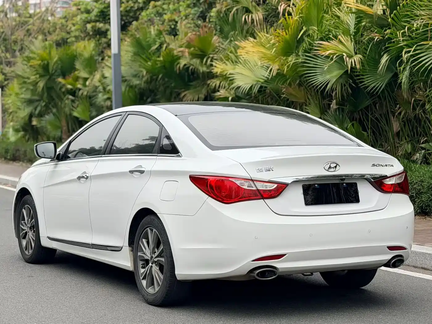 Hyundai Sonata 2015 Classic 2.0L Automatic Luxury Edition фото 7