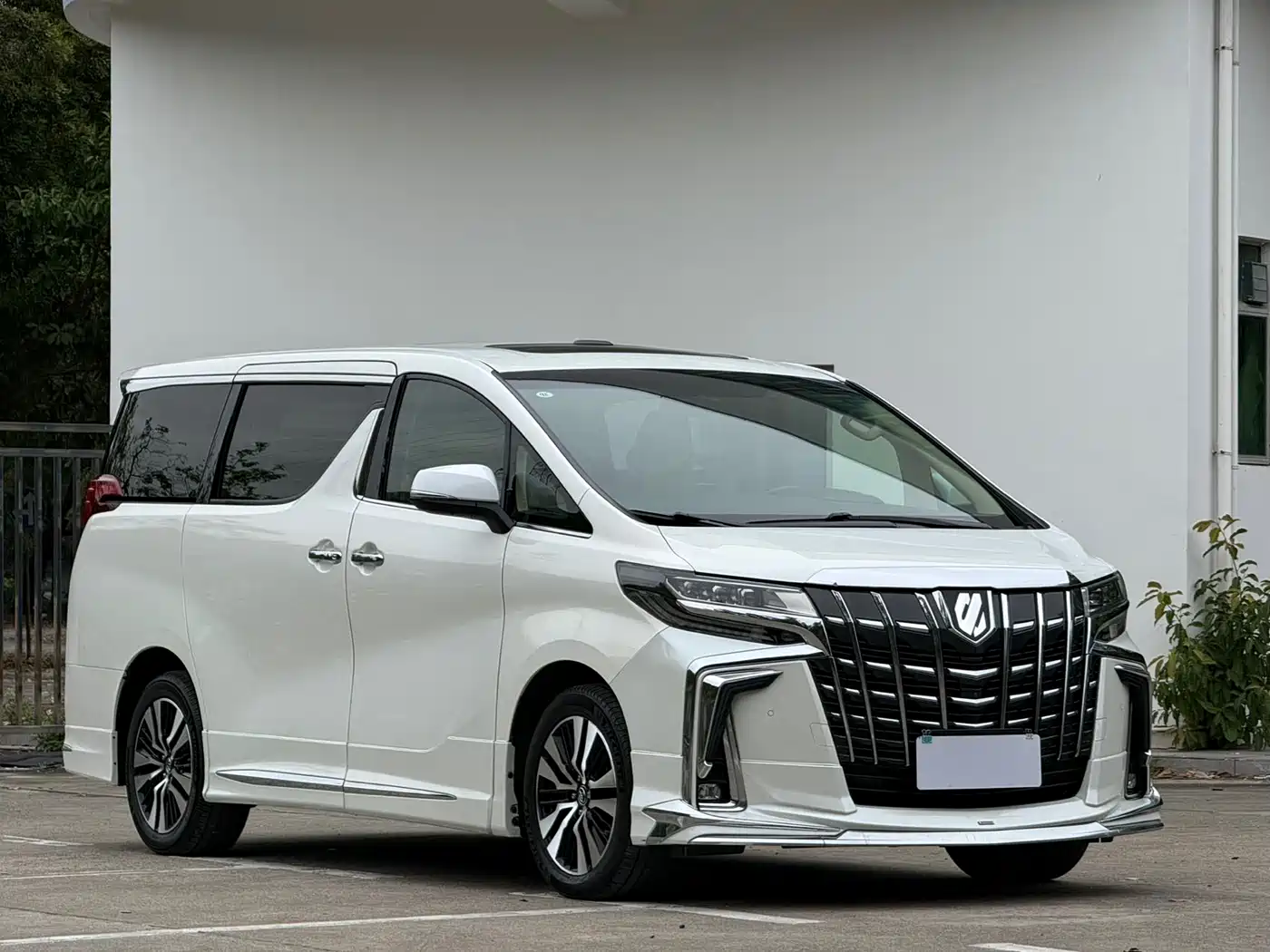 Toyota Alphard 2018 3.5L Premium фото 3